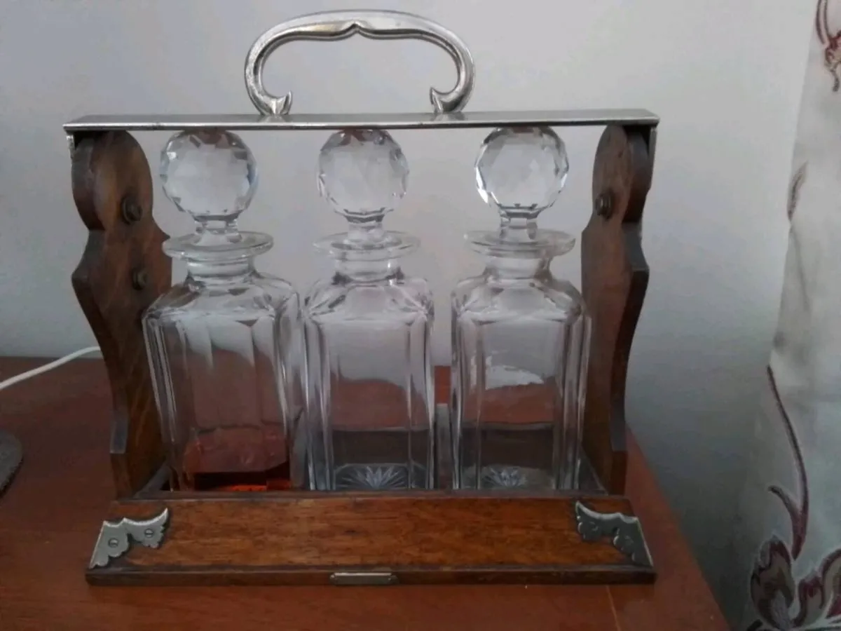 Betjemann Victorian tantalus - Image 1
