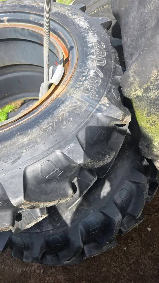 Twin Wheels - Image 1