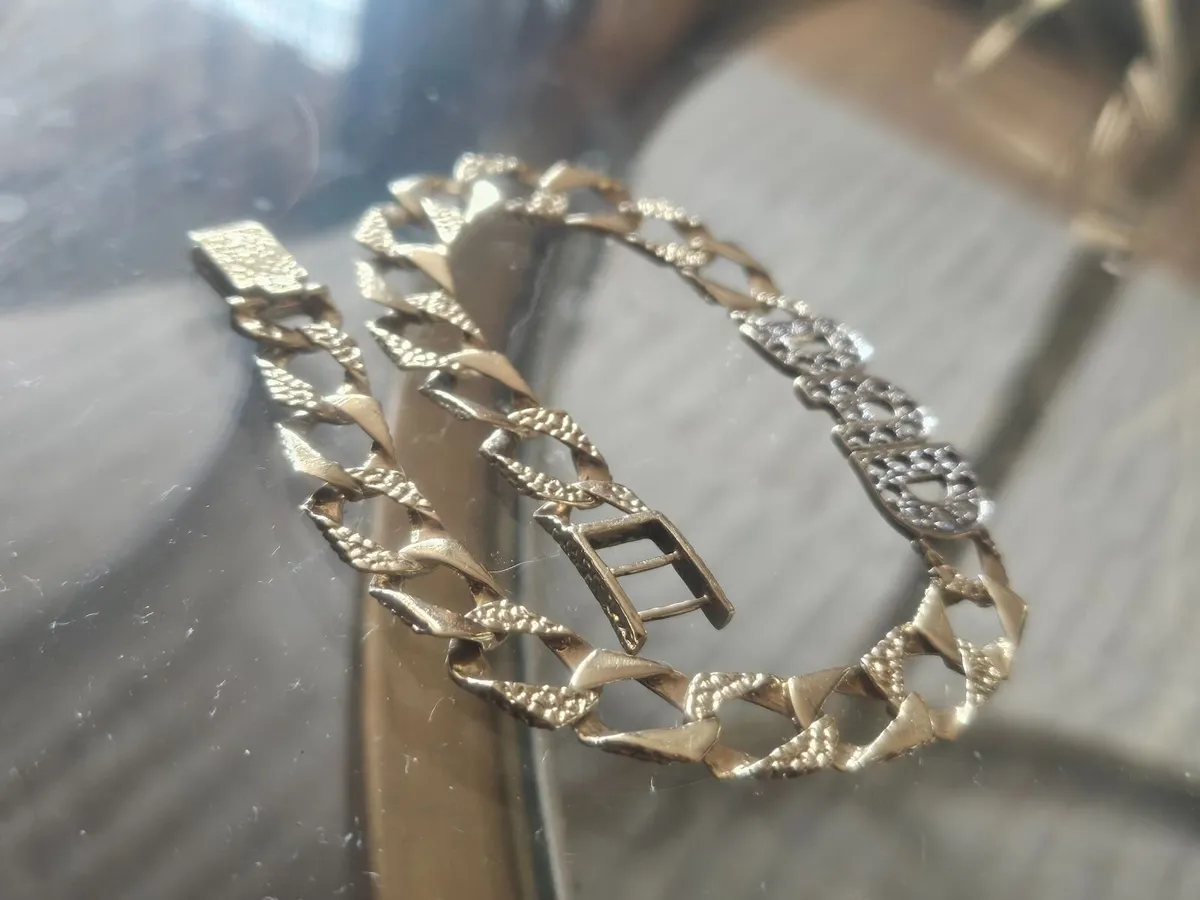 Gold bracelet - Image 1