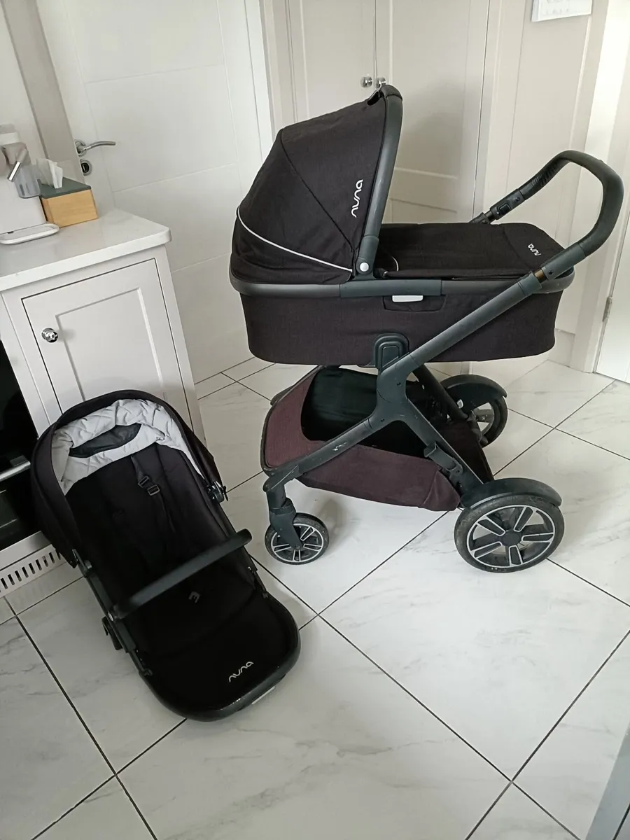 Travel system 'Nuna' bassinet and seat - Image 1