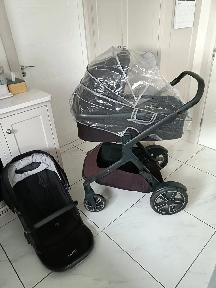 Travel system 'Nuna' bassinet and seat - Image 3