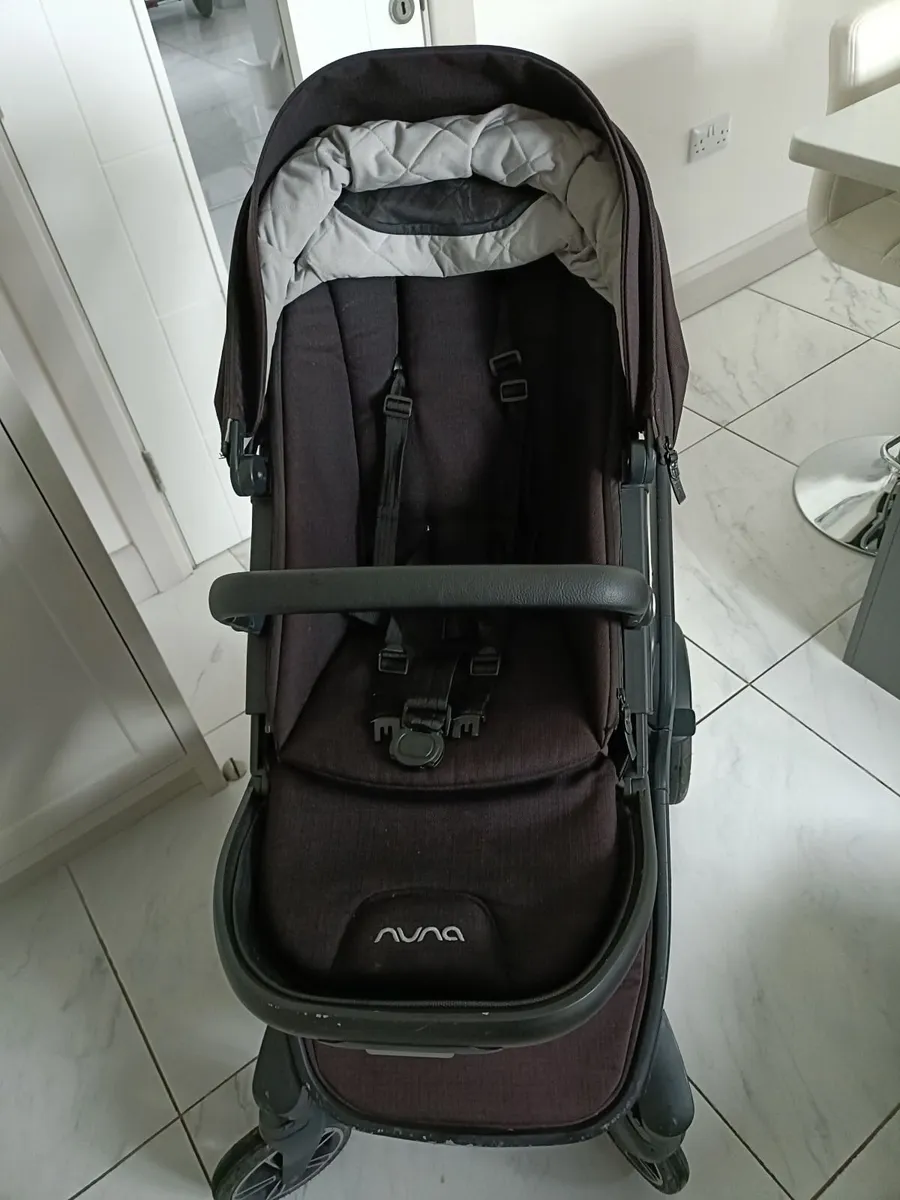 Travel system 'Nuna' bassinet and seat - Image 4