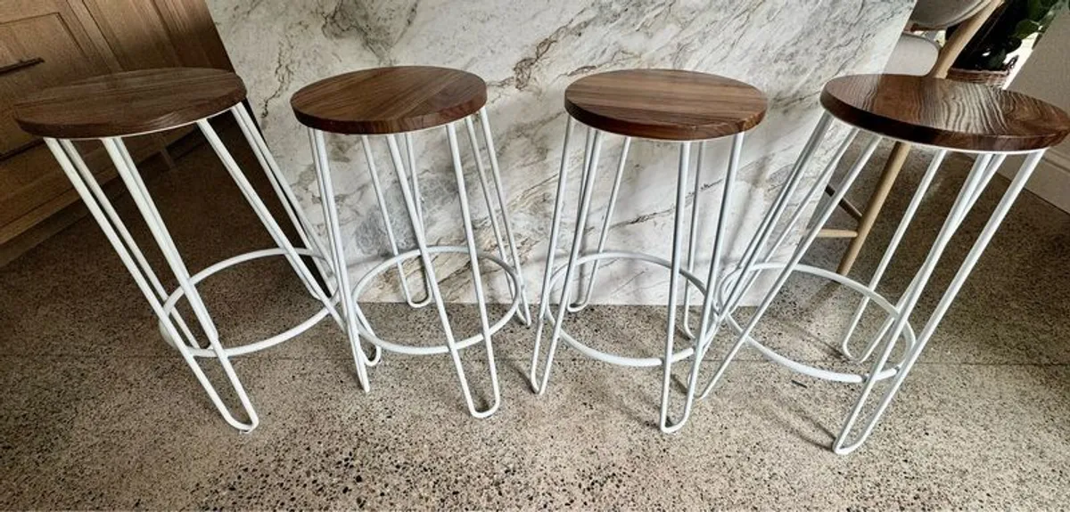 4 island stools - Image 1