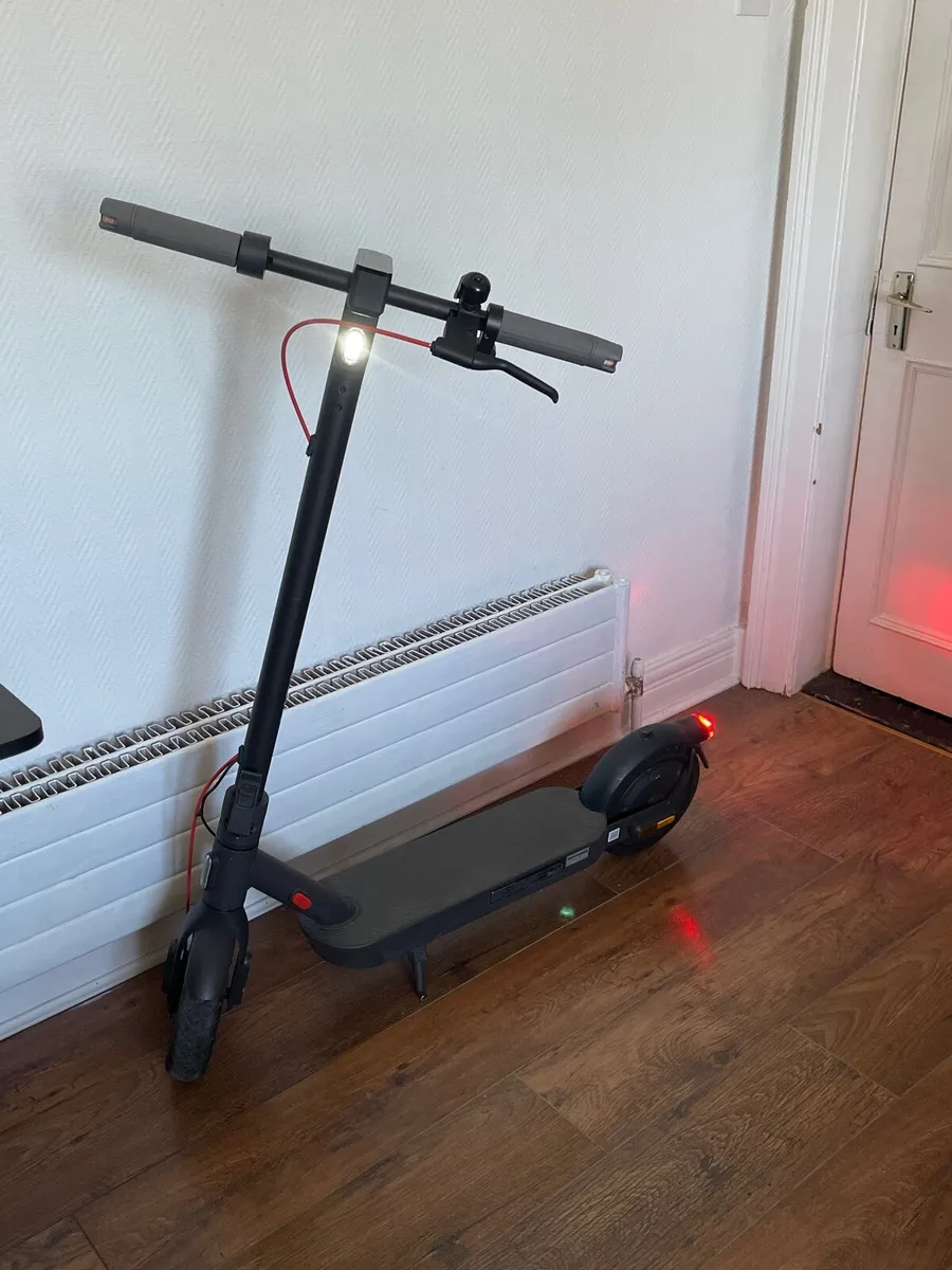 Xiaomi 4 Pro Electric Scooter - Image 2
