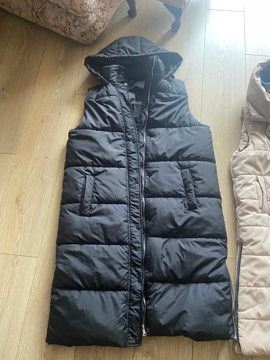 Black jacket sleeveless, Newlook,side zipped slits - Image 2