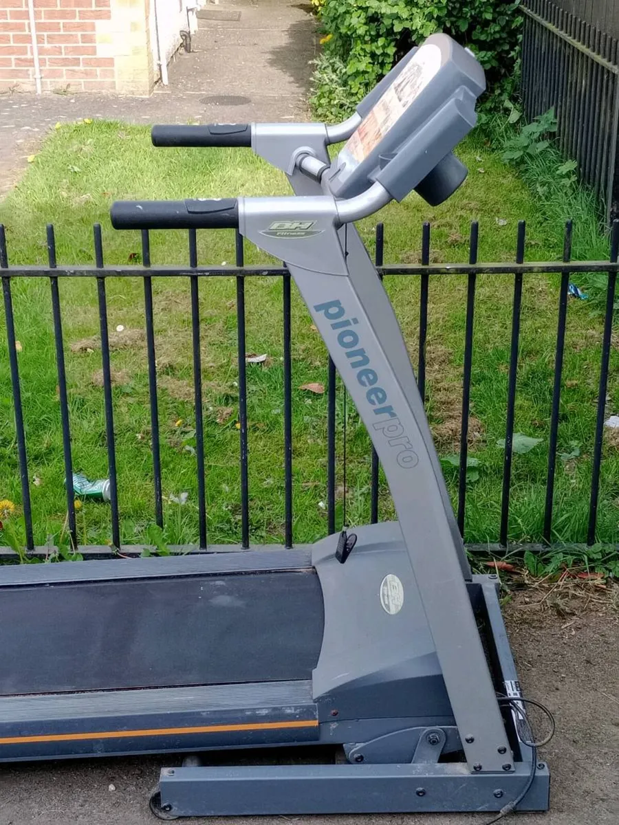 BH Fitness Pioneer Treadmill - Image 2