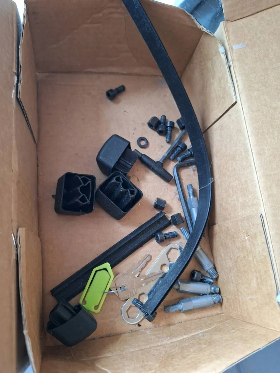 Thule Roof Rack - Image 4