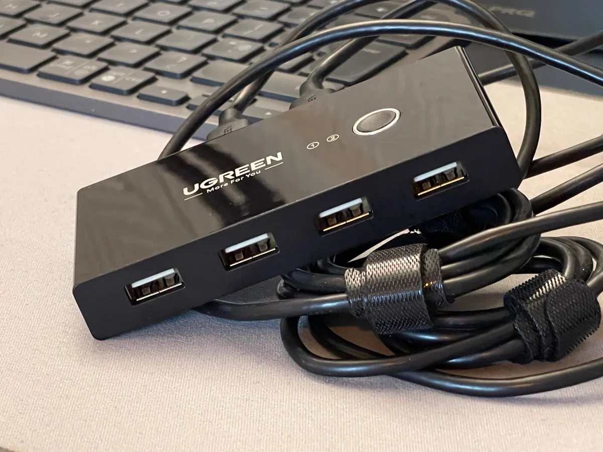 Ugreen USB switch 4 devices - Image 1