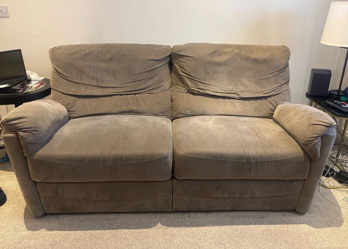 FREE 3 Seater Recliner (plug in) - Image 3