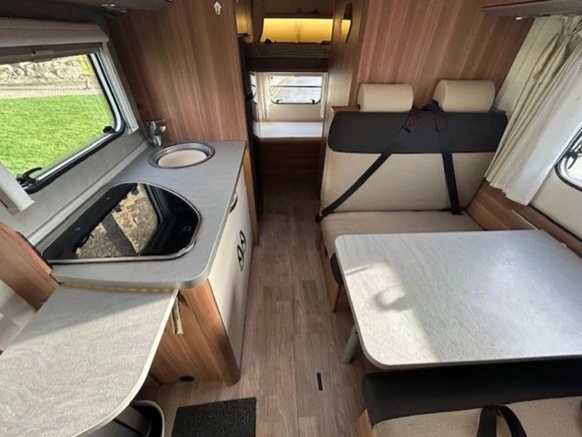 2016 WEINSBERG CARAHOME 600DKG MOTORHOME FOR SALE - Image 4
