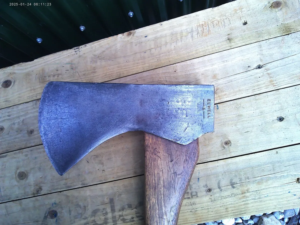 Axe - Image 3