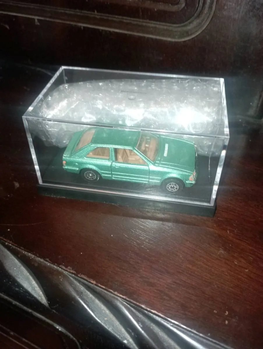 VINTAGE  DIE-CAST MODLES 5  CARS IN TOTAL €35 EACH - Image 4