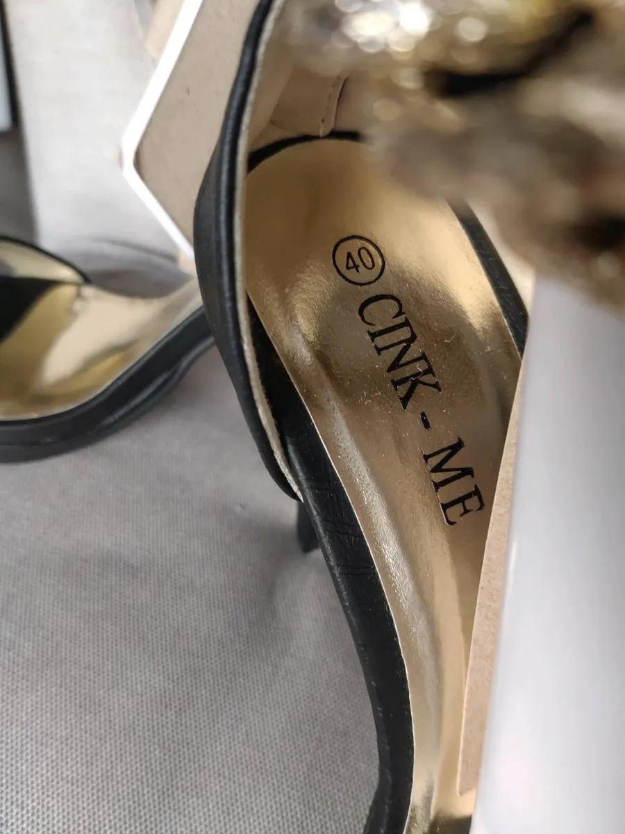Black heels with Gold chains size 40 - Image 2