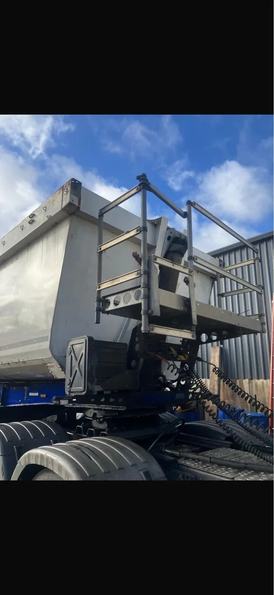Schmitz tipping trailer - Image 2