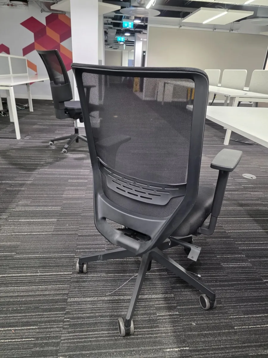 Office furniture ,chairs, tables, sofas, flipchart - Image 2