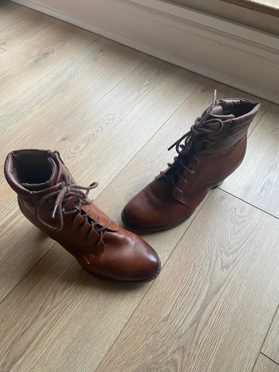 Tan laced boots - Image 4
