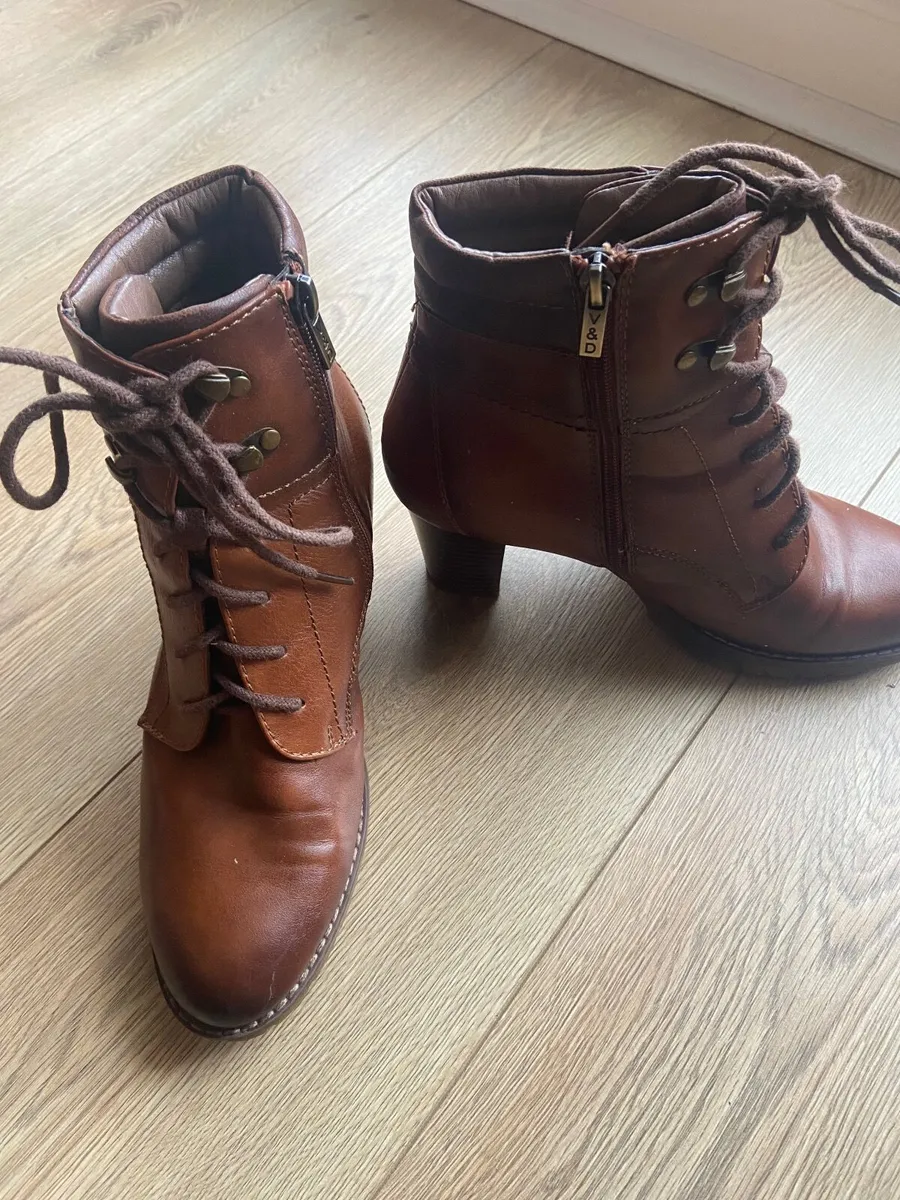 Tan laced boots - Image 3