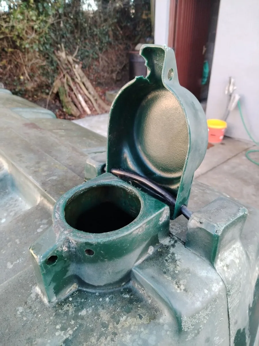 Oil tank - Image 3