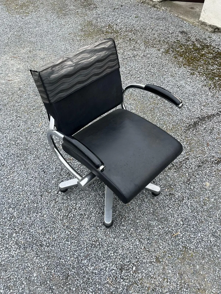 Salon chairs - Image 2