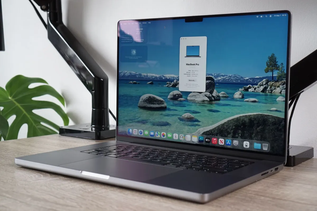 Macbook Pro 16" 32GB | M1 Pro | 512GB | 2021 - Image 1