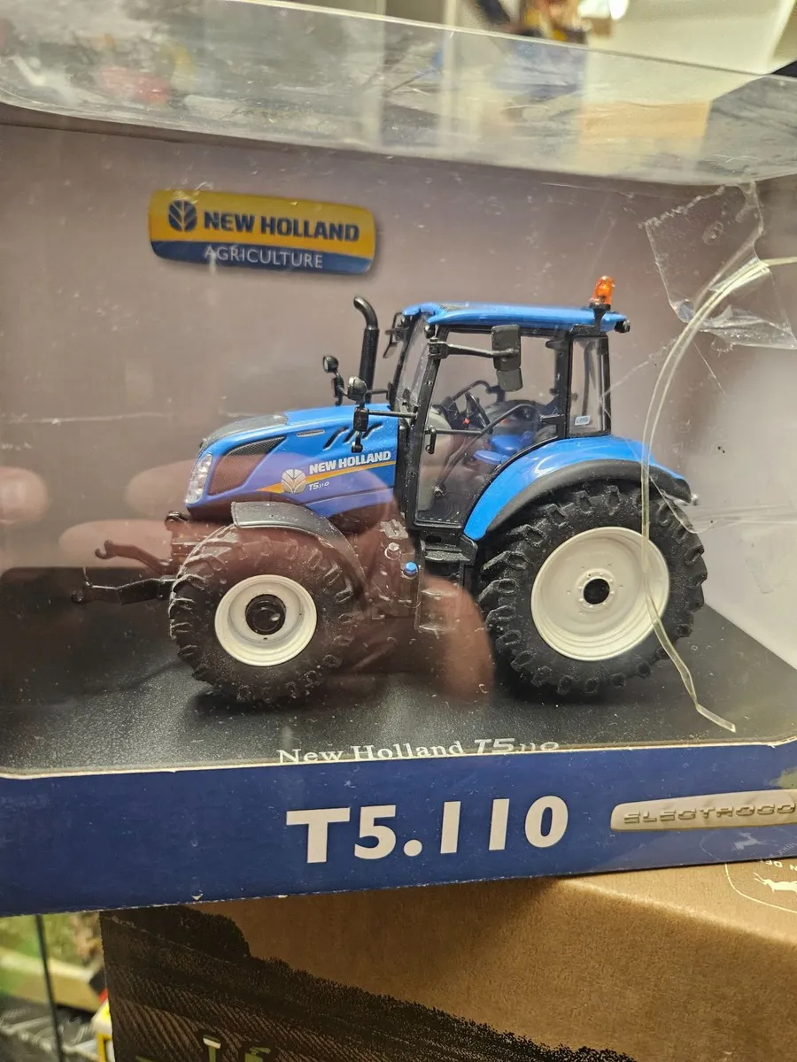 Britain's Universal Hobbies New Holland Tractor - Image 2