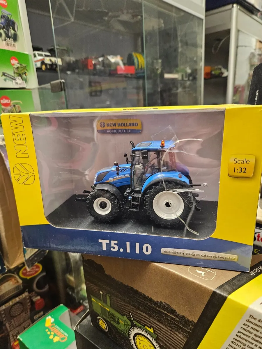 Britain's Universal Hobbies New Holland Tractor - Image 1