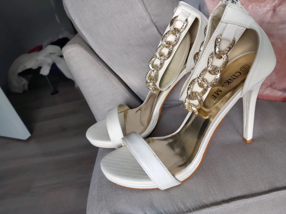 White gold heels with chain size 41 - Image 1