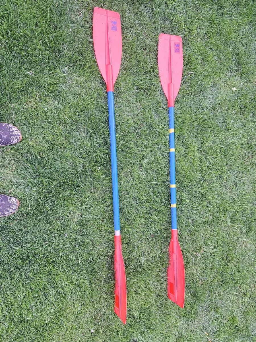 Pyranha Acrobat 275 and paddles - Image 3