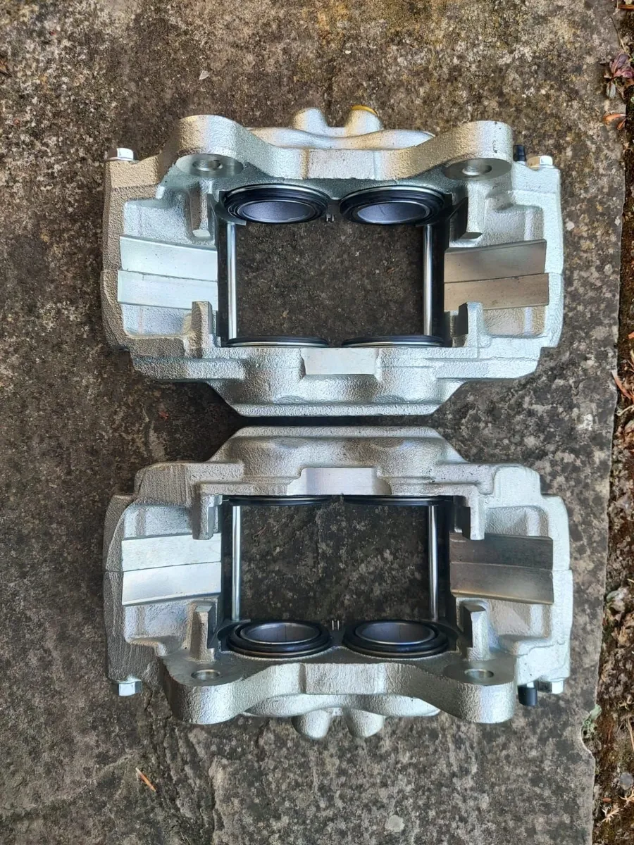 Front Brake-Calipers Toyota  Landcruiser - New - Image 1