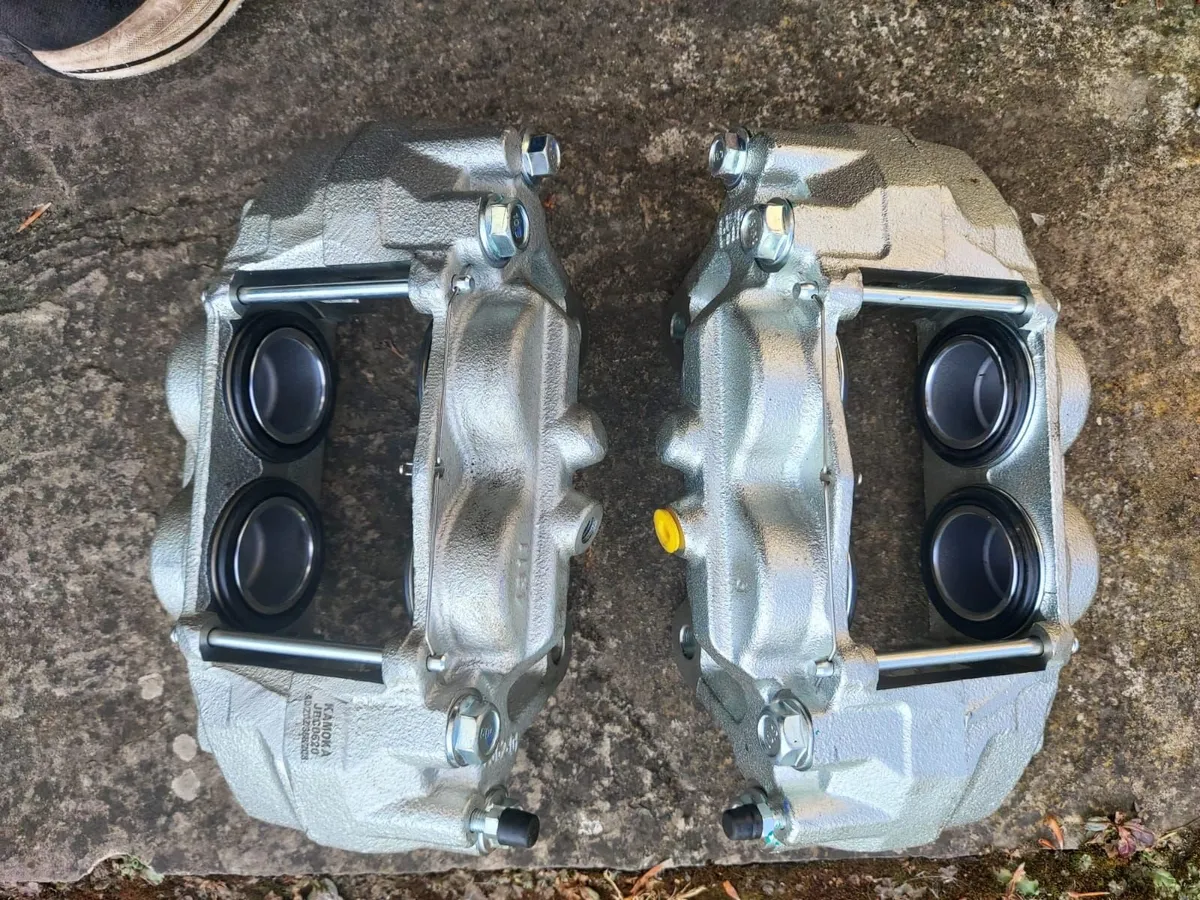 Front Brake-Calipers Toyota  Landcruiser - New - Image 2