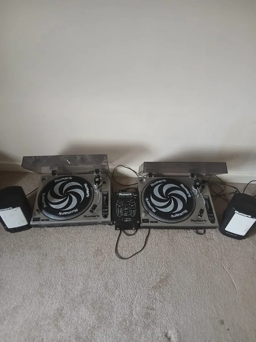 DJ decks