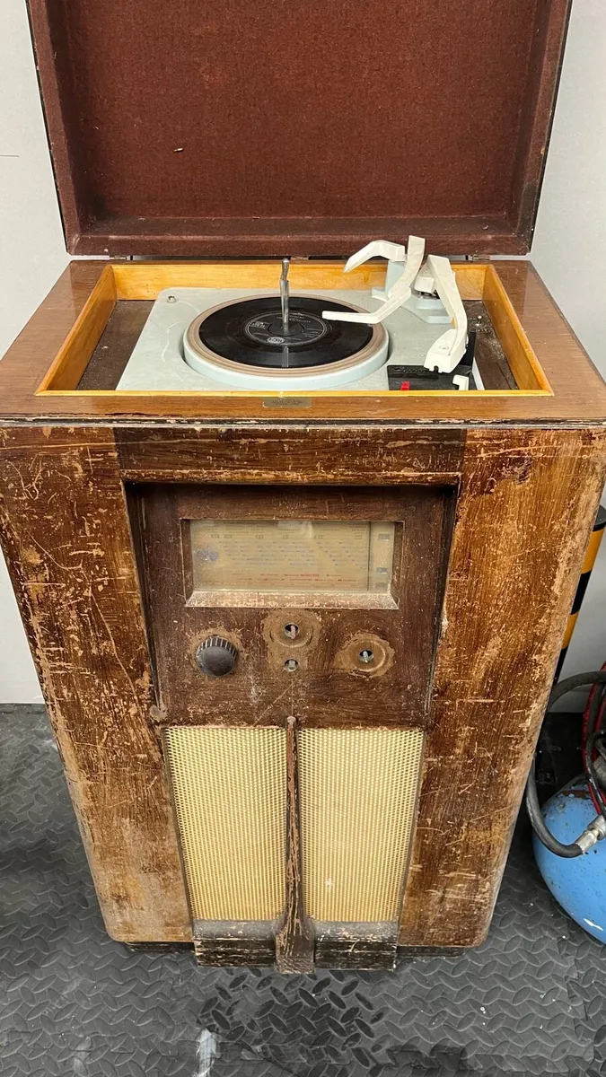 Radio - Image 1