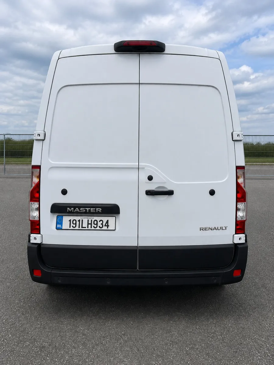 2019 Renault master van lwb - Image 2