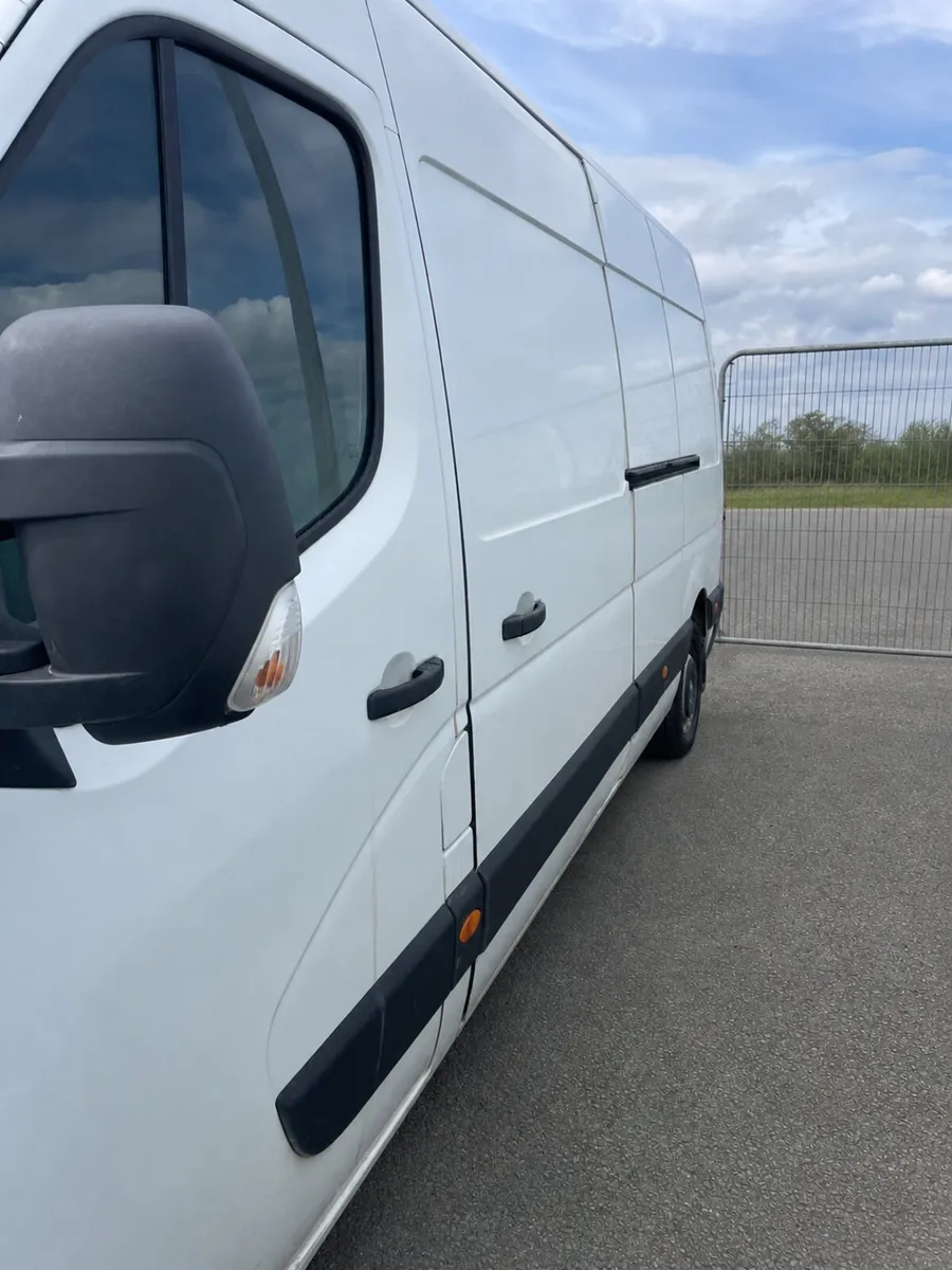 2019 Renault master van lwb - Image 3