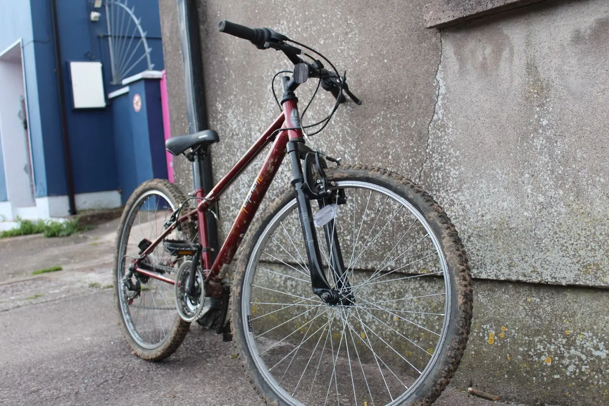 Apollo Cipher 9-12yrs 18 Gear Kids Bike - Image 1