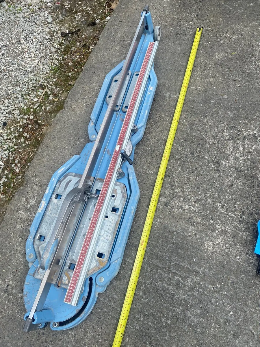 Tile cutters - Image 1