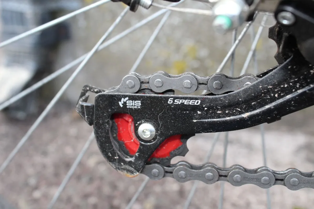 Apollo Cipher 9-12yrs 18 Gear Kids Bike - Image 4