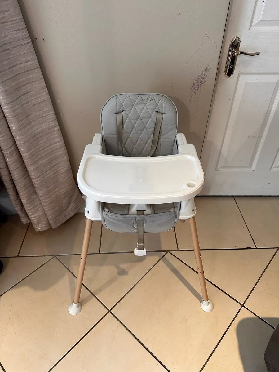 Baby high chair - Image 1