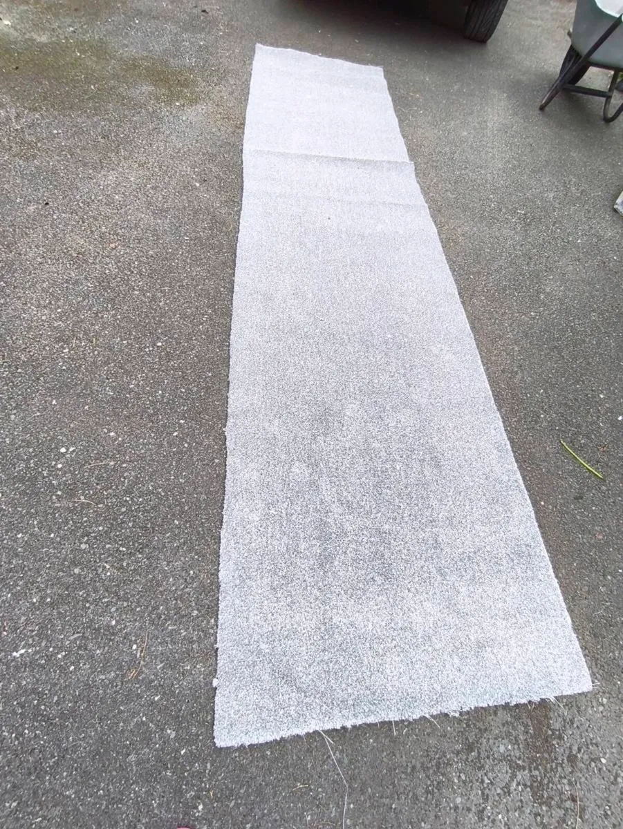 Lovely gray new carpet ideal for stairs,25euro - Image 2