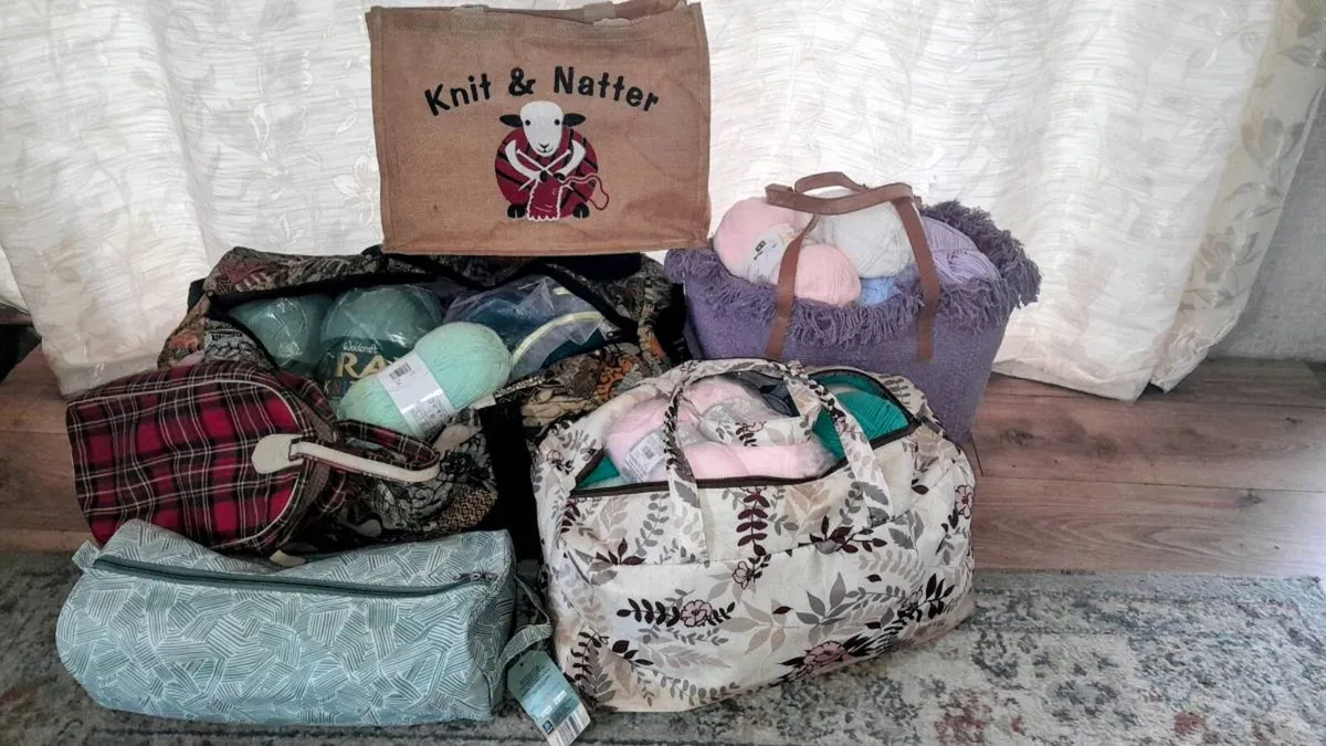 Huge amount of Wool / yarn, knitting needles, bags - Image 1