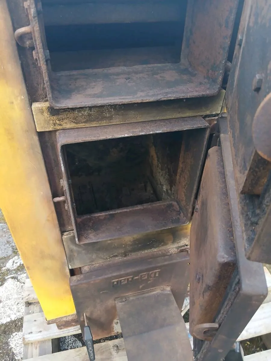 Large Solid Fuel Stove - Image 3