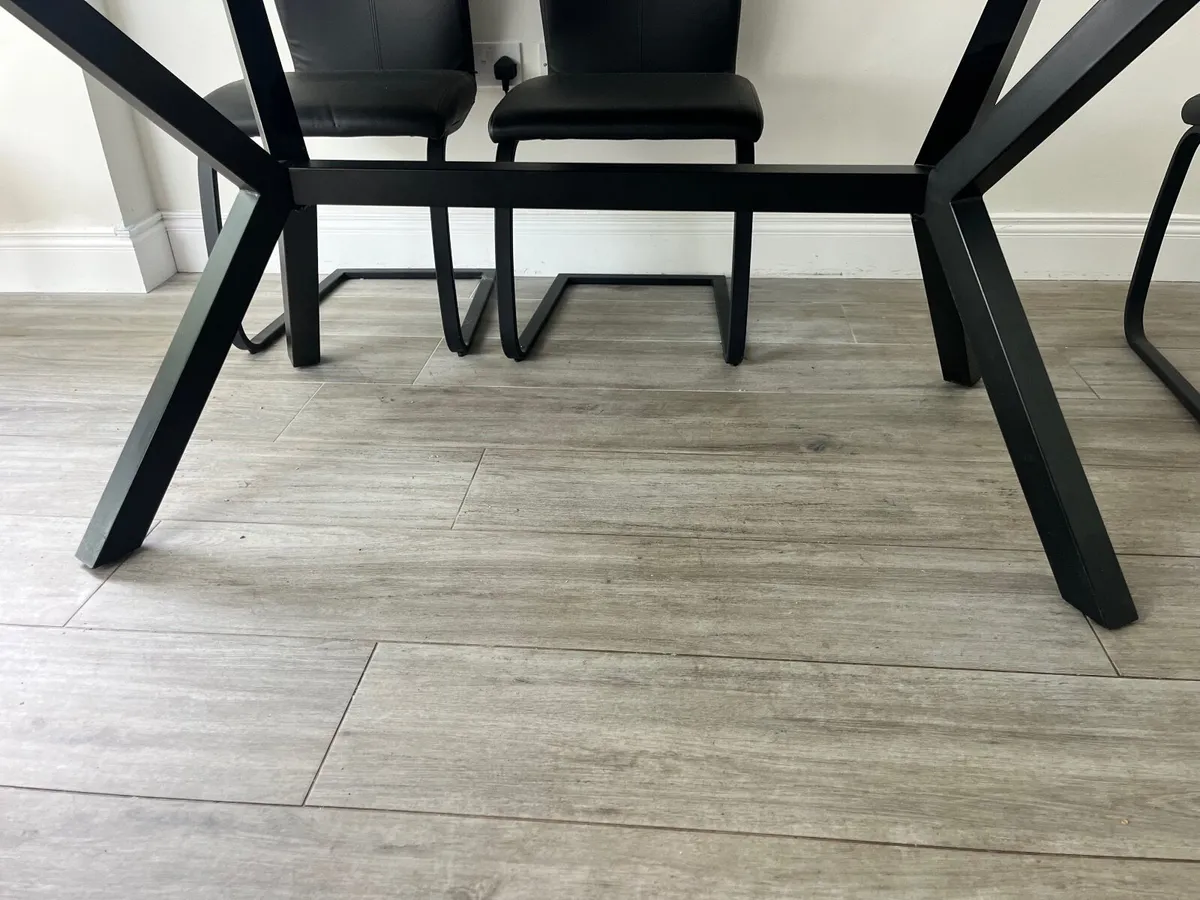 Dining table - Image 4