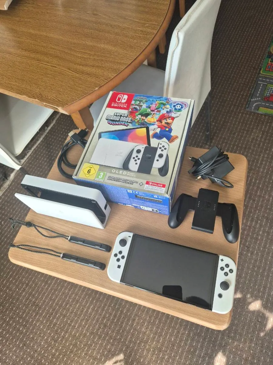Nintendo switch OLED + Extras - Image 1