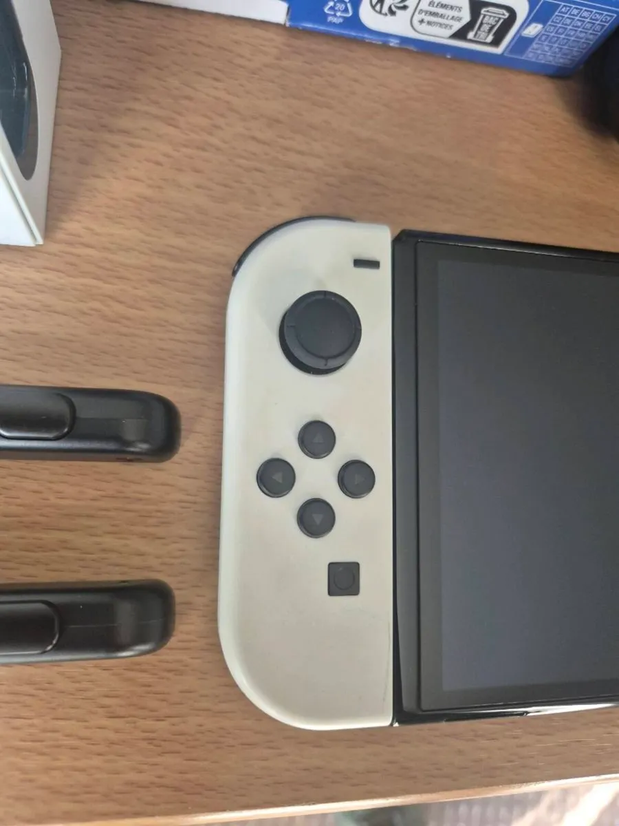Nintendo switch OLED + Extras - Image 4