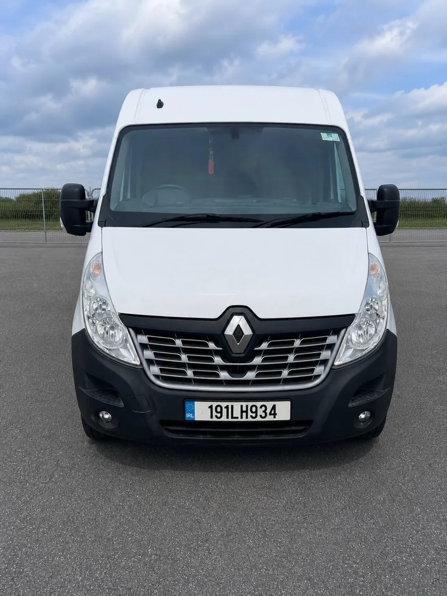 2019 Renault master van lwb - Image 1
