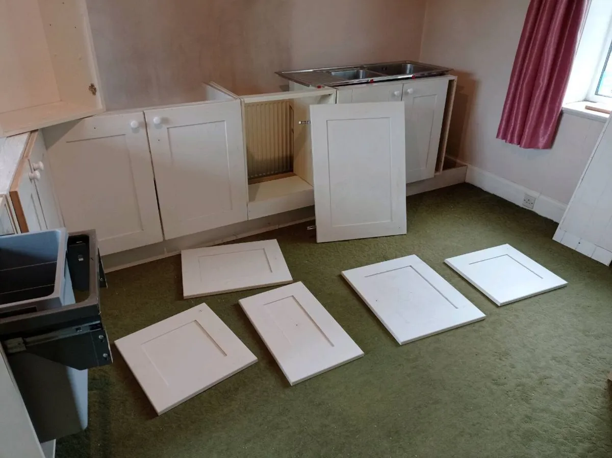 Kitchen cabinets white shaker painted wood - Image 4