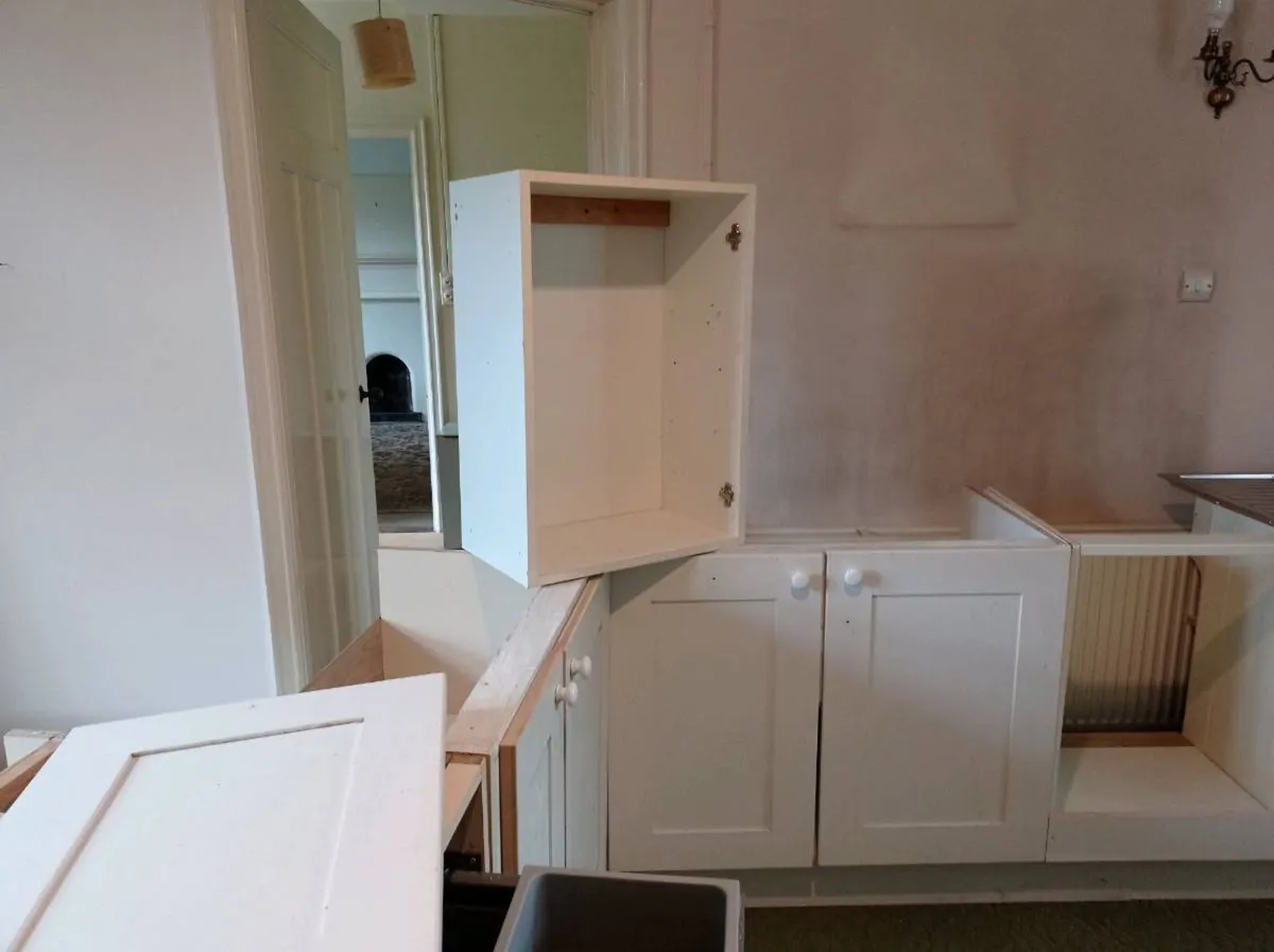 Shaker kitchen units real wood doors - Image 2