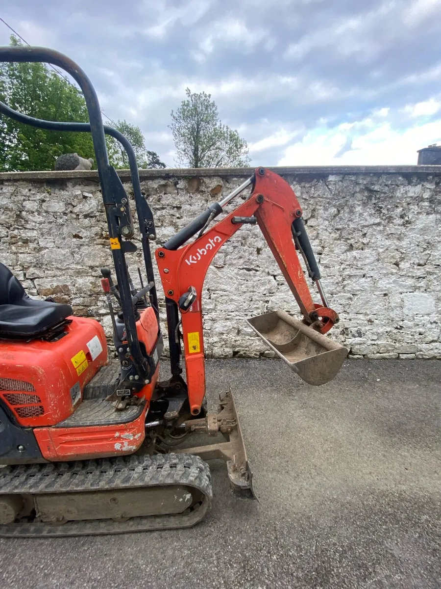 Kubota mini digger 300 hrs - Image 2