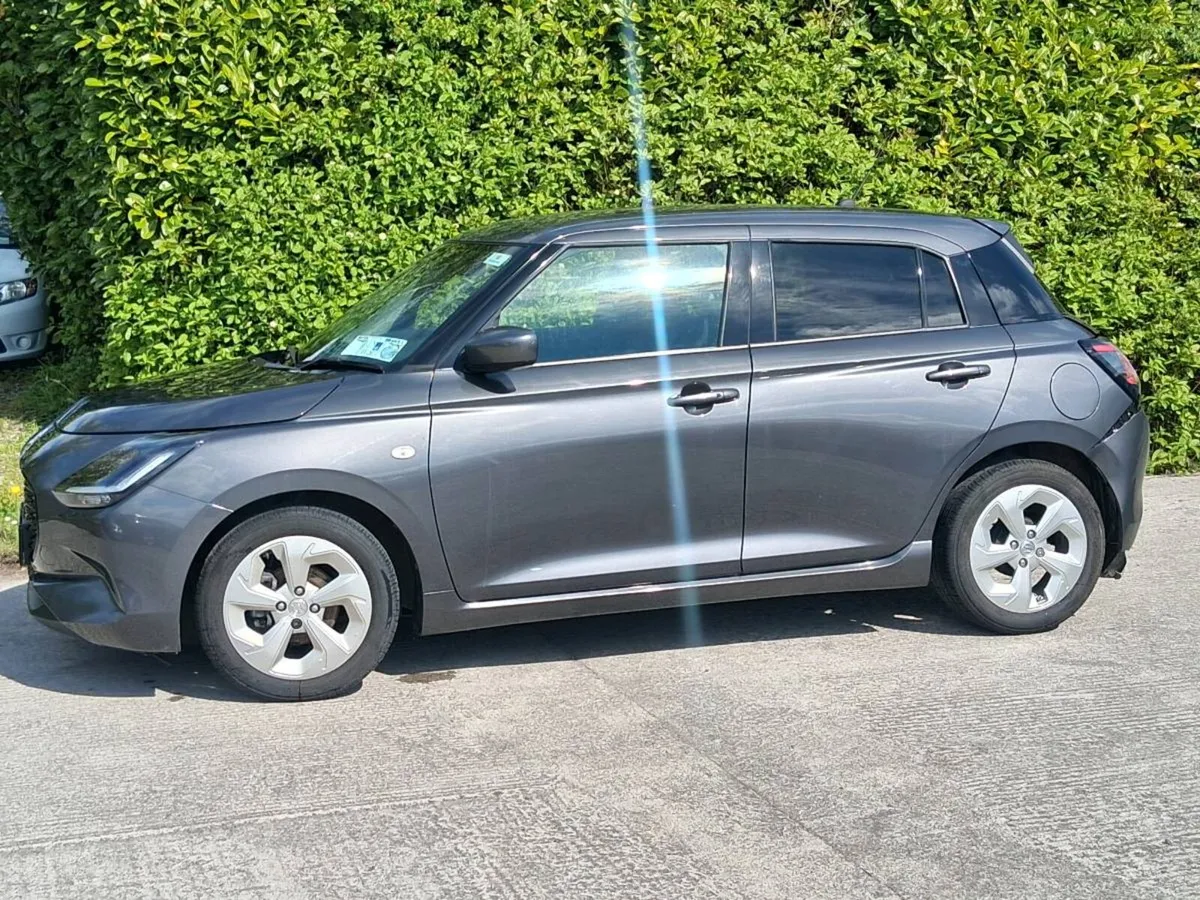 2025 SUKUKI SWIFT, AUTO,MILD HYBRID - Image 3