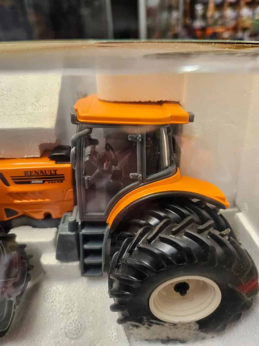 Britain's Universal Hobbies Renault Tractor - Image 4